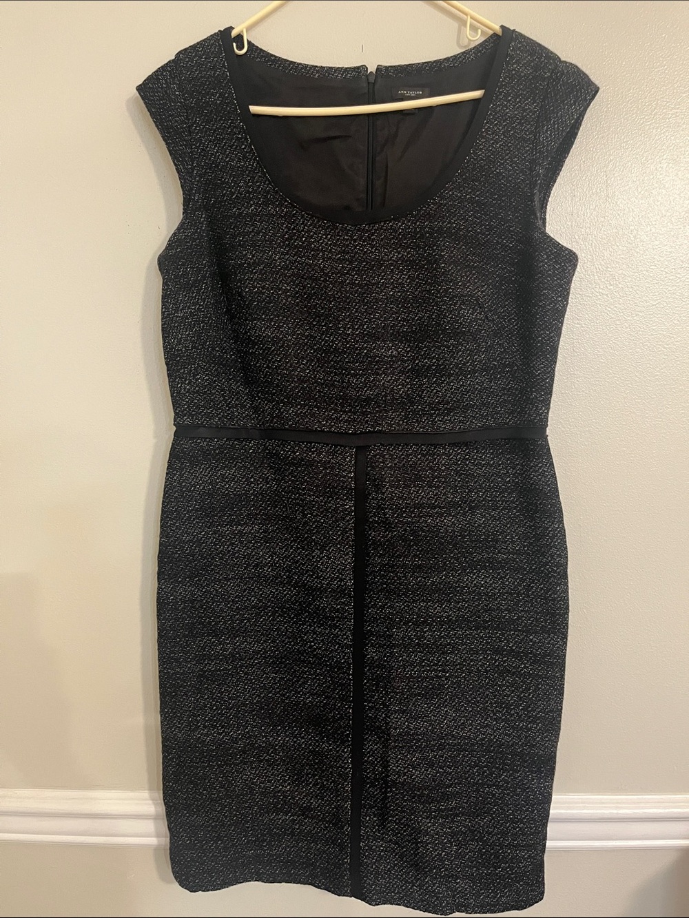Ann Taylor Black Textured Cap-Sleeve Sheath Dress